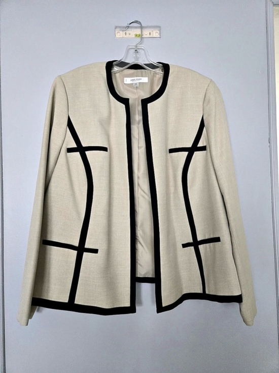 Jones New York Jackets & Blazers - Jones New York Separates Trimmed Blazer Beige & Black Size 16W Like New
